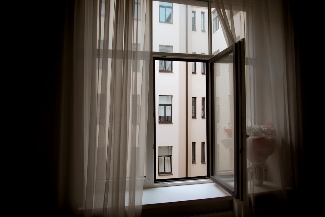 Unsere erste Hitzewelle im Altbau: Wie wir bei 35°C ohne Klimaanlage überlebten